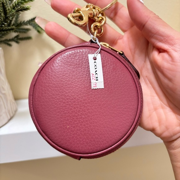 New Women's "COACH" Round Leather Case key Chain - Picture 2 of 5